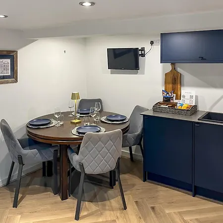 Otter Hollow * Ilkley